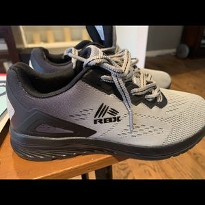 NEW BOYS SZ 3 RBX SNEAKER